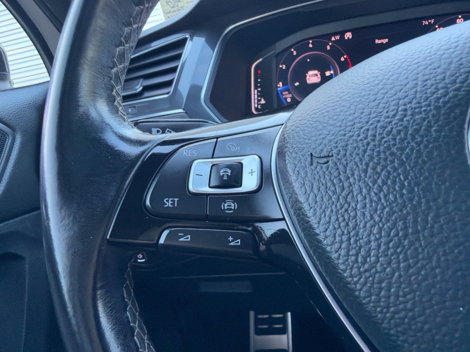 Used 2019 Volkswagen Tiguan SEL Premium R-Line FWD image 21