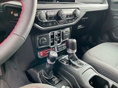 Used 2024 Jeep Wrangler Unlimited Rubicon w/ Technology Group image 20