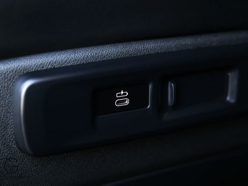 Used 2020 BMW X7 M50i w/ Dynamic Handling Package image 38