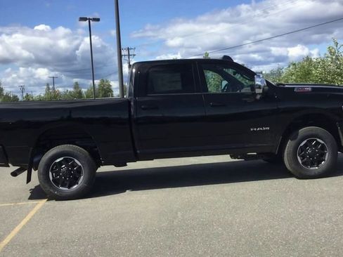 New 2025 RAM 2500 Laramie w/ Towing Technology Group image 9