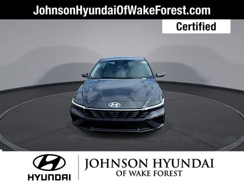 Used 2025 Hyundai Elantra Limited FWD image 3