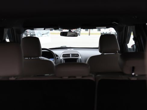 Used 2019 Ford Explorer Limited w/ Class III Trailer Tow Package FWD image 12