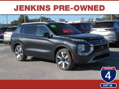 Used 2025 Mitsubishi Outlander SEL image 1