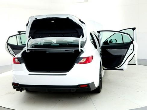 Used 2025 Toyota Camry Hybrid FWD image 11