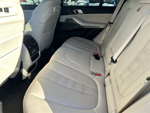 Used 2021 BMW X5 sDrive40i w/ M Sport Package image 16