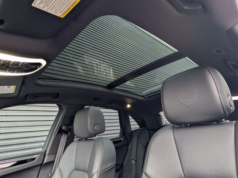 Used 2025 Porsche Macan image 20