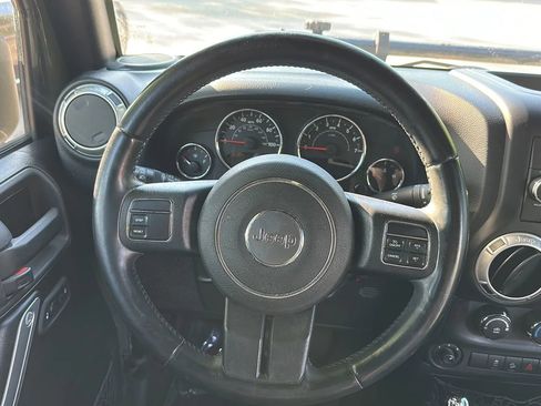Used 2015 Jeep Wrangler Unlimited Sahara AWD/4WD image 28