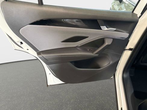 New 2026 Volkswagen Tiguan SE image 11