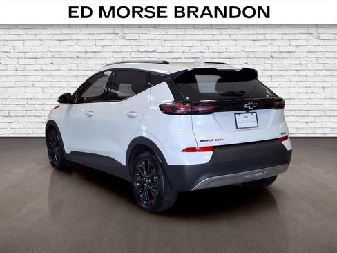 Used 2023 Chevrolet Bolt EUV LT w/ Comfort Package FWD image 3