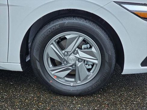 New 2026 Hyundai Elantra SE FWD image 9