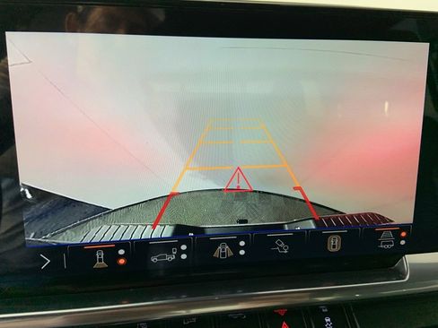 Used 2024 GMC Sierra 3500 SLT w/ SLT Convenience Package image 13