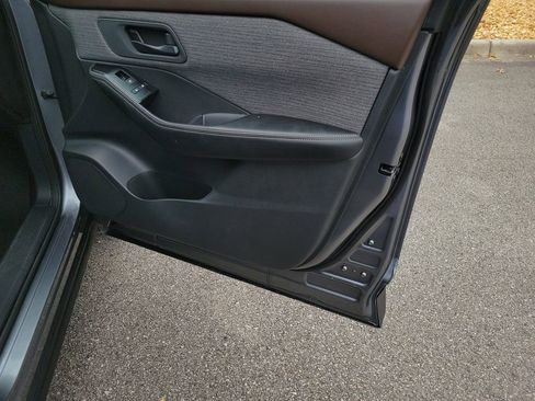 Used 2022 Nissan Rogue S image 40