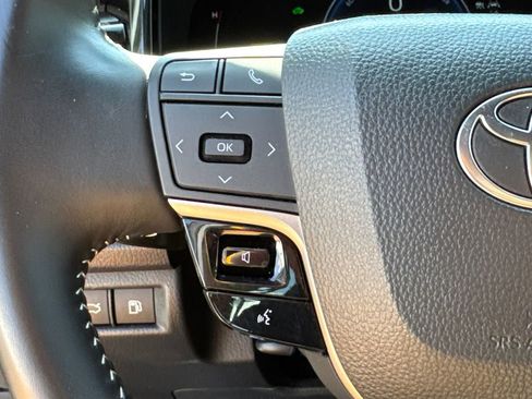 Used 2025 Toyota Camry SE image 24