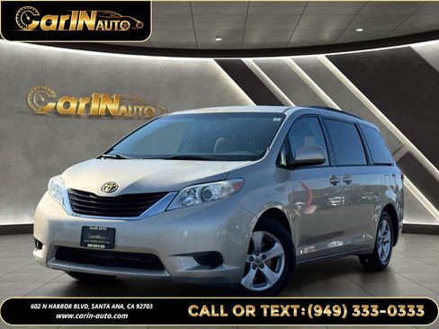 Used 2013 Toyota Sienna LE FWD image 1