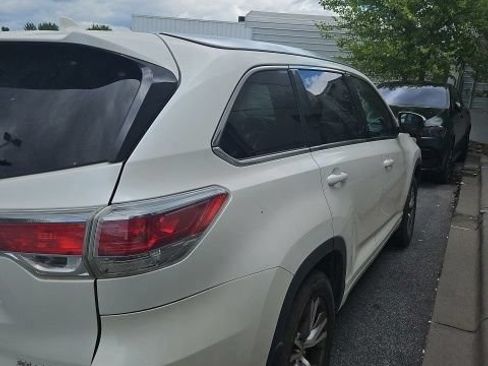 Used 2015 Toyota Highlander XLE AWD/4WD image 17