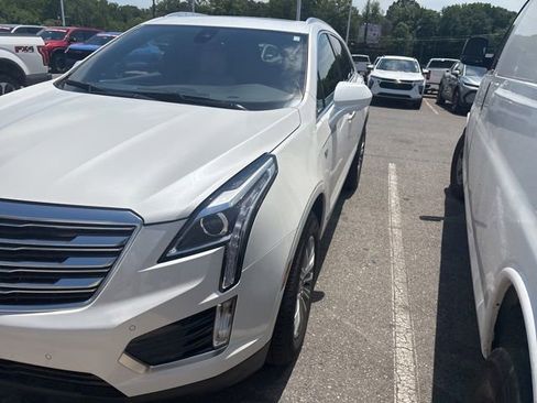 Used 2018 Cadillac XT5 Luxury w/ Driver Awareness Package FWD image 3