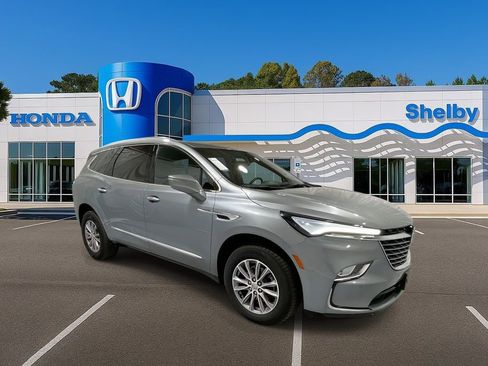 Used 2024 Buick Enclave Premium image 2