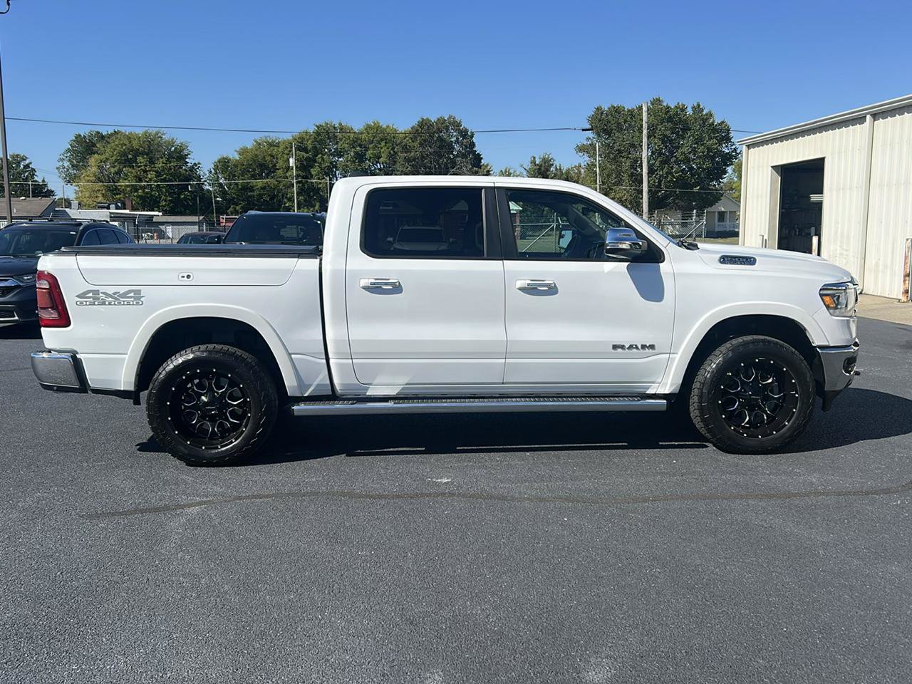 Used 2019 RAM 1500 Laramie AWD/4WD image 3