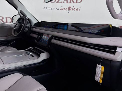 New 2026 Lincoln Navigator Premiere AWD/4WD image 34