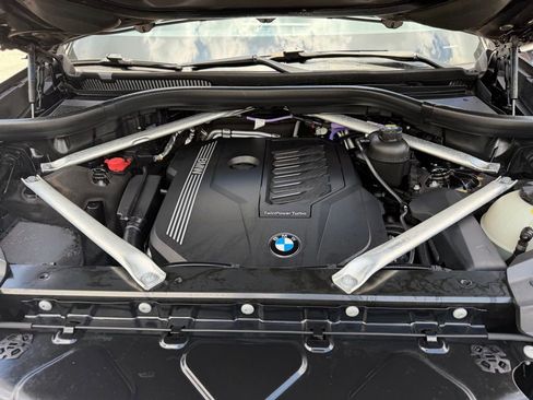 Used 2022 BMW X7 xDrive40i w/ Premium Package AWD/4WD image 12