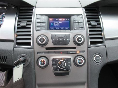 Used 2018 Ford Taurus SEL image 22