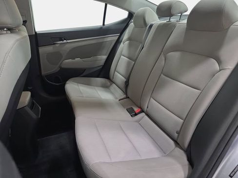 Used 2017 Hyundai Elantra SE image 13