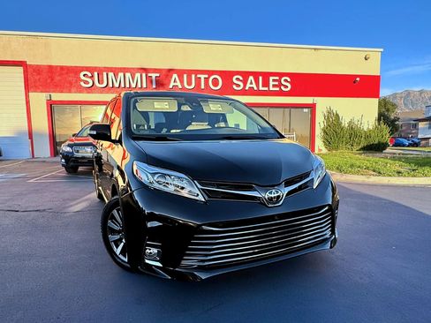 Used 2019 Toyota Sienna Limited Premium image 2