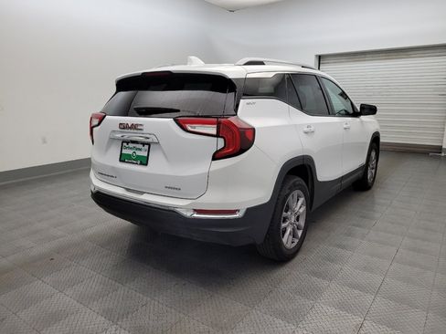 Used 2024 GMC Terrain SLT AWD/4WD image 9