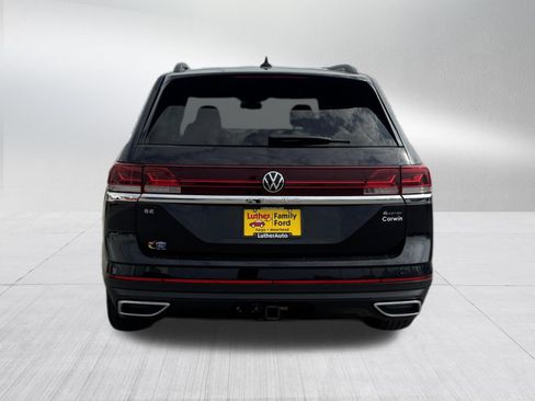 Used 2024 Volkswagen Atlas SE AWD/4WD image 7