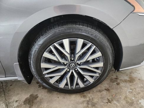 Used 2024 Nissan Altima 2.5 SV FWD image 39