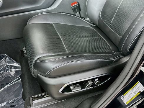 Certified 2023 Jeep Grand Cherokee Overland w/ Luxury Tech Group IV AWD/4WD image 31