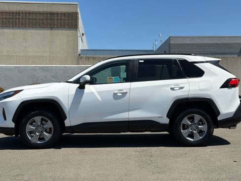 Used 2024 Toyota RAV4 XLE AWD/4WD image 9