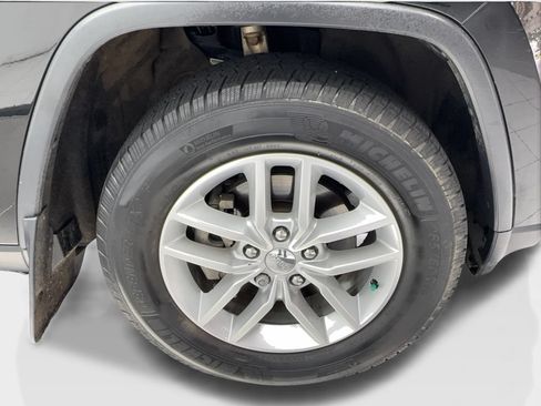 Used 2018 Jeep Grand Cherokee Laredo AWD/4WD image 13