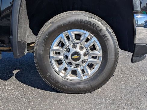 Used 2025 Chevrolet Silverado 2500 LT w/ Convenience Package image 11