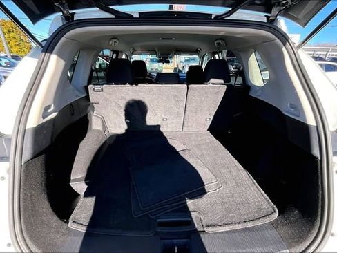 Used 2024 Nissan Rogue S image 21