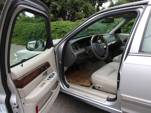 Used 2006 Mercury Grand Marquis LS RWD image 5