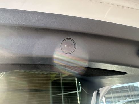 Used 2022 Tesla Model Y Performance image 38