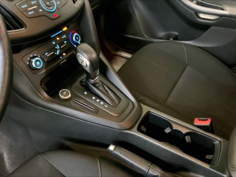 Used 2017 Ford Focus SE image 16