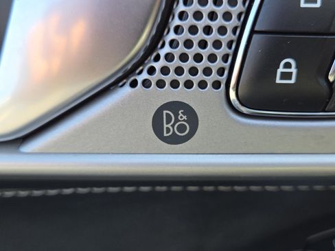 Used 2022 Ford Explorer Limited w/ Equipment Group 301A image 10