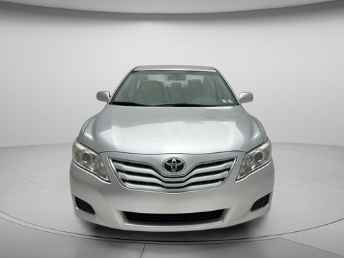 Used 2011 Toyota Camry LE w/ LE Extra-Value Pkg FWD image 2