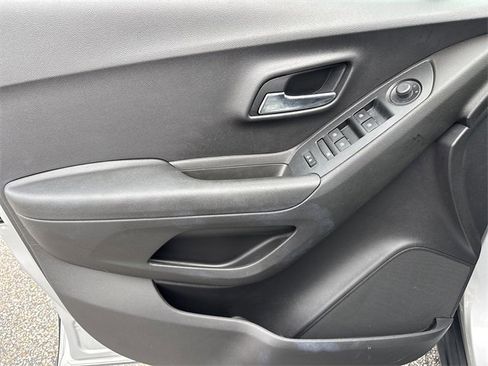 Used 2019 Chevrolet Trax LS w/ Tint and Cruise Package image 18