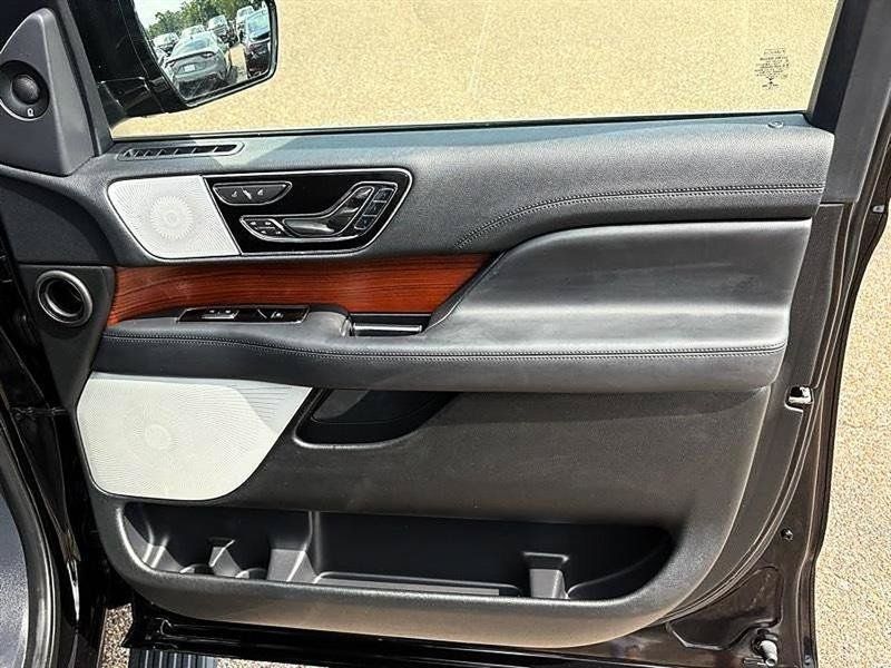 Used 2022 Lincoln Navigator Reserve AWD/4WD image 38