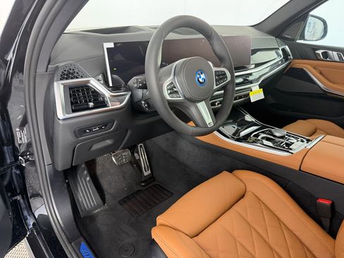 New 2026 BMW X5 xDrive50e w/ M Sport Package AWD/4WD image 4