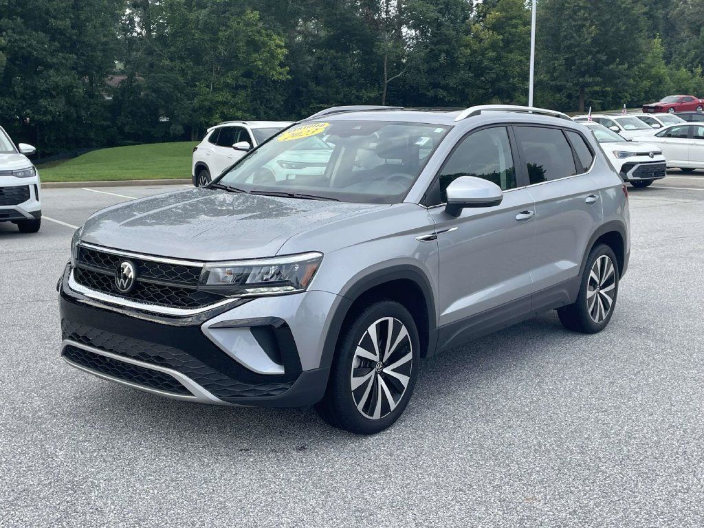 Certified 2023 Volkswagen Taos SE FWD image 4