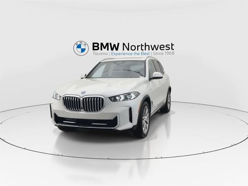 New 2026 BMW X5 xDrive50e w/ Climate Comfort Package AWD/4WD image 8