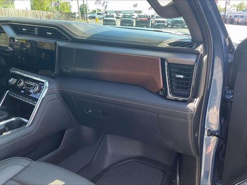Used 2024 GMC Sierra 1500 Denali AWD/4WD image 17