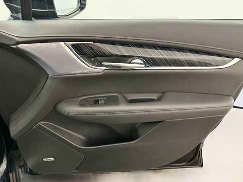 Used 2025 Cadillac XT6 Premium Luxury image 36