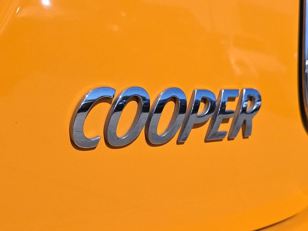 Used 2015 MINI Cooper 2-Door Hardtop FWD image 16