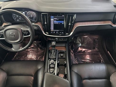 Used 2021 Volvo S60 T5 Momentum image 16