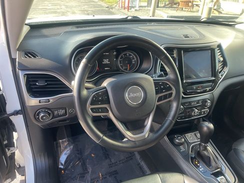 Used 2019 Jeep Cherokee Limited image 10